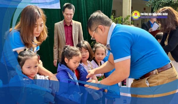 Featured image for: Có nên học ngành công tác xã hội không? Mức lương và cơ hội nghề nghiệp